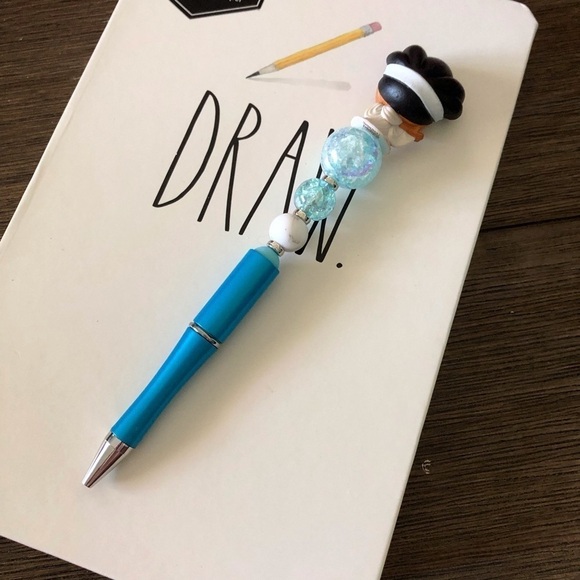 Disney Doorables: Hercules: Muses: Calliope handmade beaded pen - Picture 3 of 3